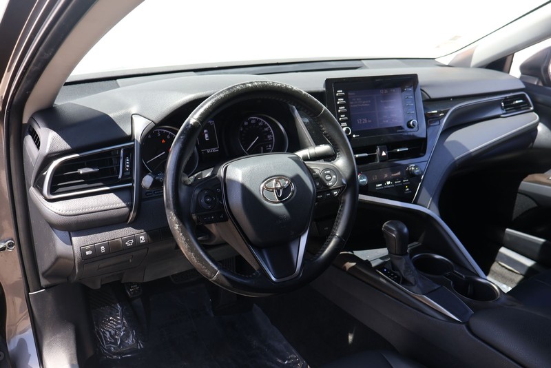 Toyota Camry Vehicle Full-screen Gallery Image 15
