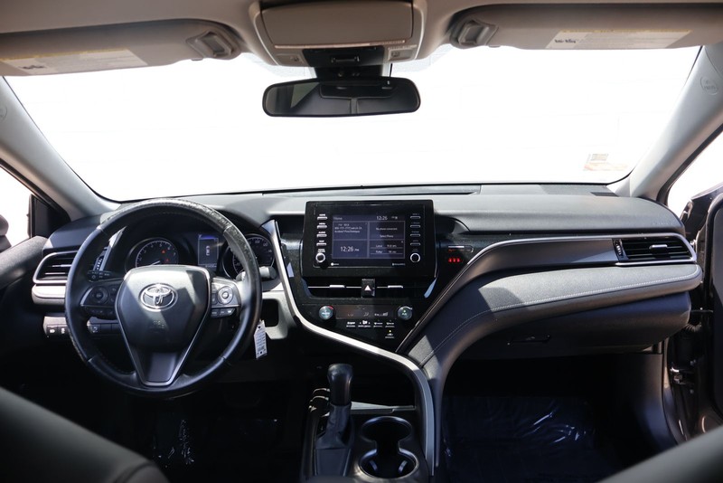 Toyota Camry Vehicle Full-screen Gallery Image 21