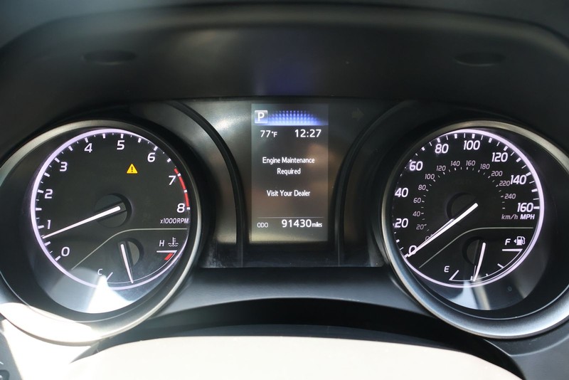 Toyota Camry Vehicle Full-screen Gallery Image 22