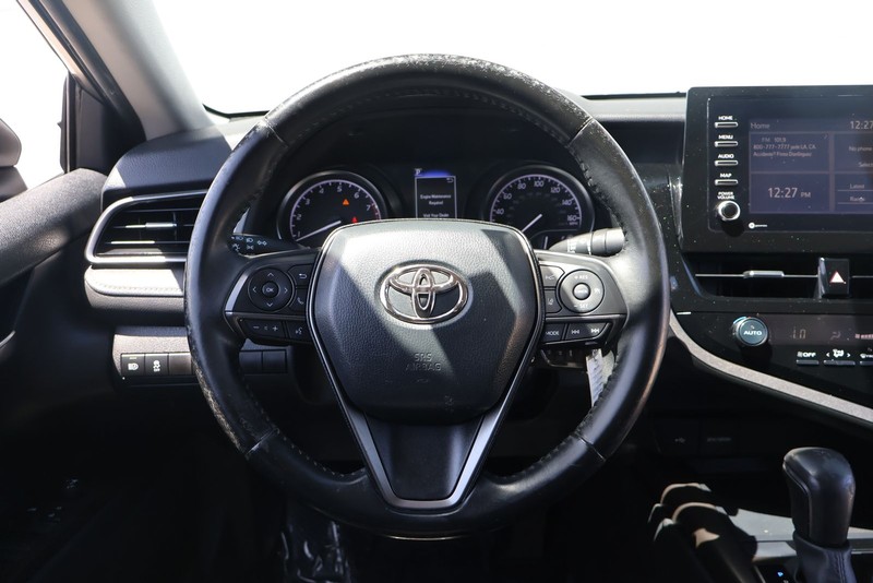 Toyota Camry Vehicle Full-screen Gallery Image 23