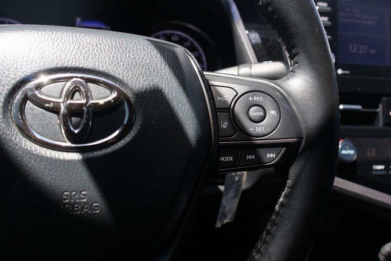 Toyota Camry Vehicle Full-screen Gallery Image 25