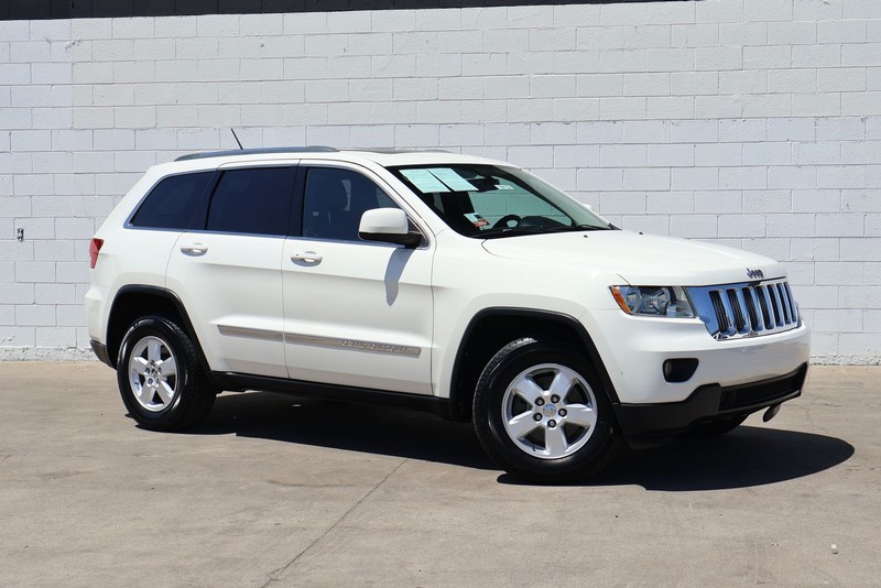 Jeep Grand Cherokee Vehicle Full-screen Gallery Image 01