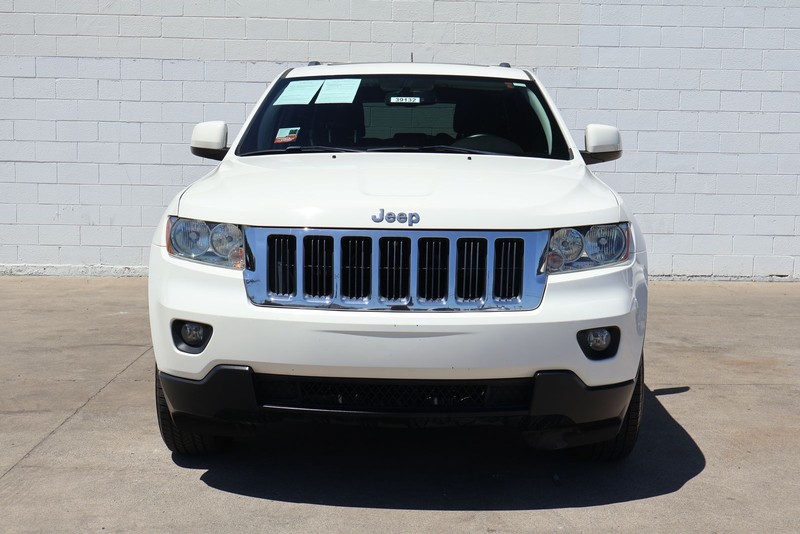 Jeep Grand Cherokee Vehicle Full-screen Gallery Image 02