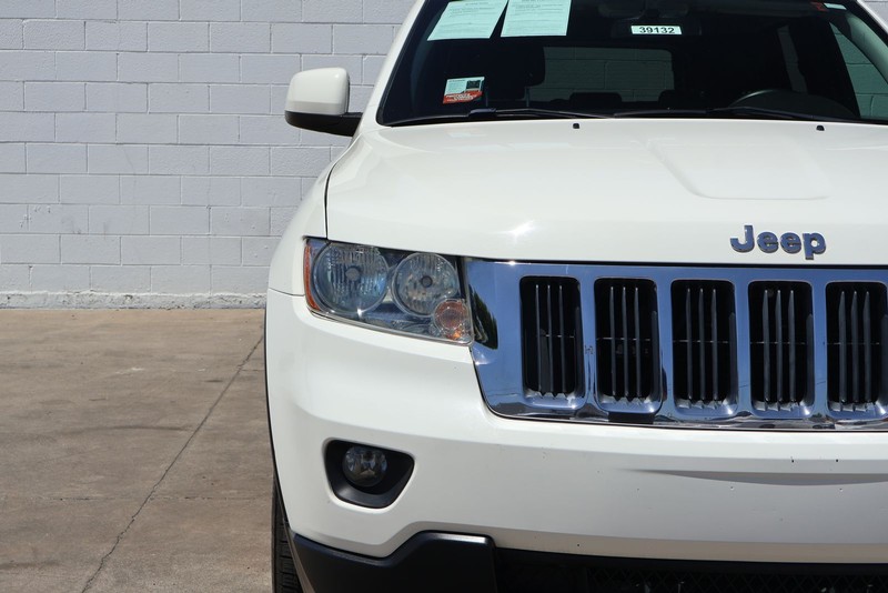 Jeep Grand Cherokee Vehicle Full-screen Gallery Image 03