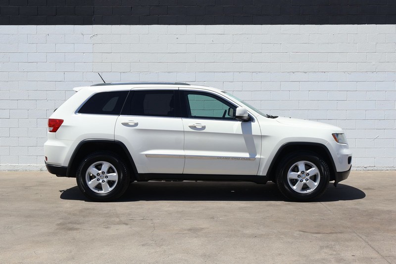 Jeep Grand Cherokee Vehicle Full-screen Gallery Image 04
