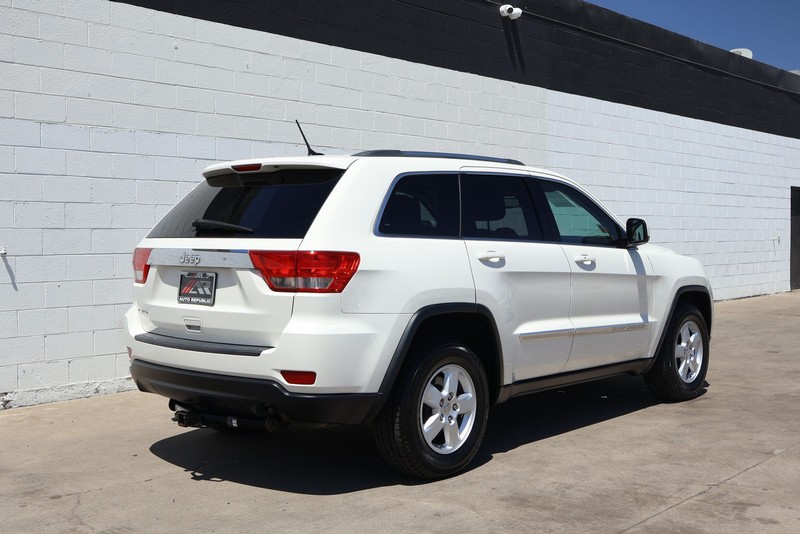 Jeep Grand Cherokee Vehicle Full-screen Gallery Image 05