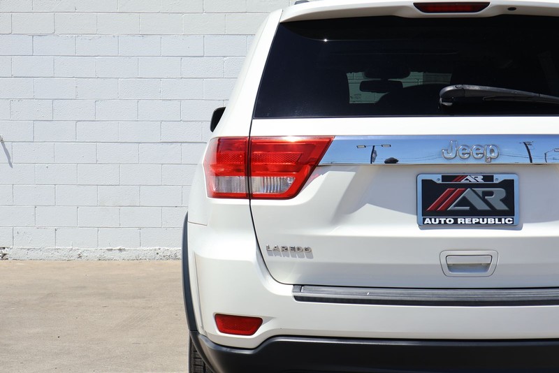 Jeep Grand Cherokee Vehicle Full-screen Gallery Image 07