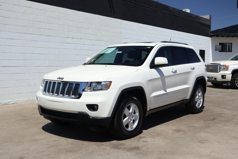 Jeep Grand Cherokee Vehicle Full-screen Gallery Image 11