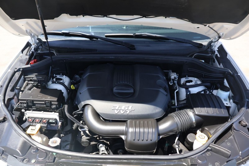 Jeep Grand Cherokee Vehicle Full-screen Gallery Image 12
