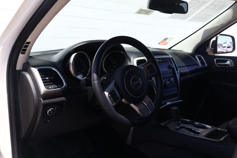 Jeep Grand Cherokee Vehicle Full-screen Gallery Image 15