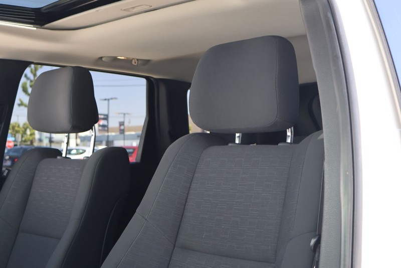 Jeep Grand Cherokee Vehicle Full-screen Gallery Image 17