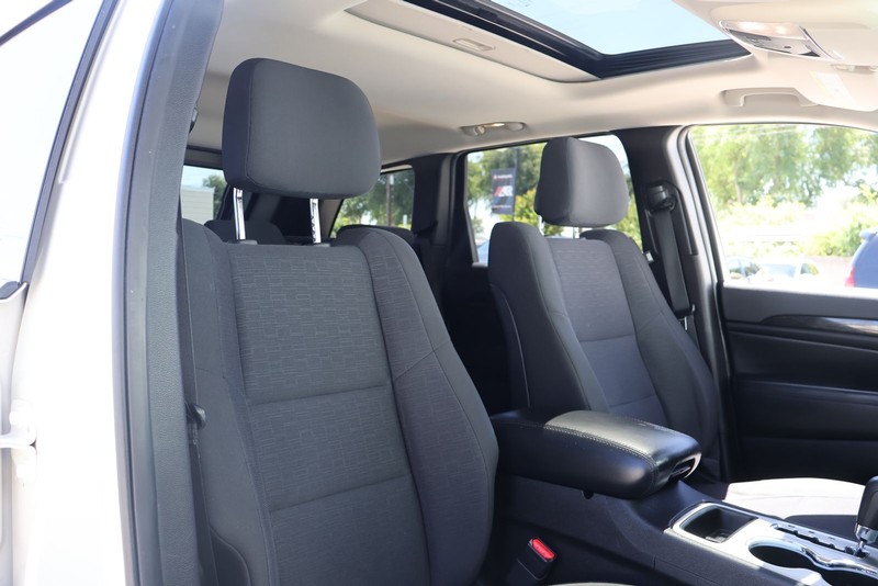 Jeep Grand Cherokee Vehicle Full-screen Gallery Image 19