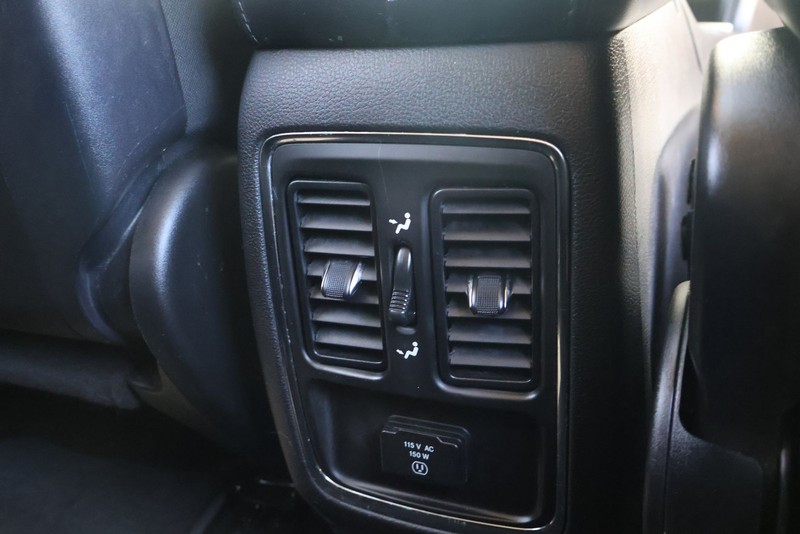 Jeep Grand Cherokee Vehicle Full-screen Gallery Image 21