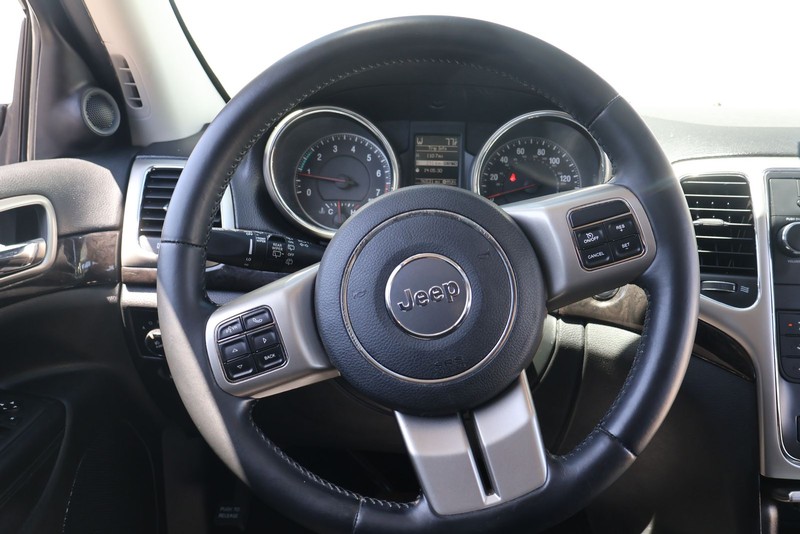Jeep Grand Cherokee Vehicle Full-screen Gallery Image 24