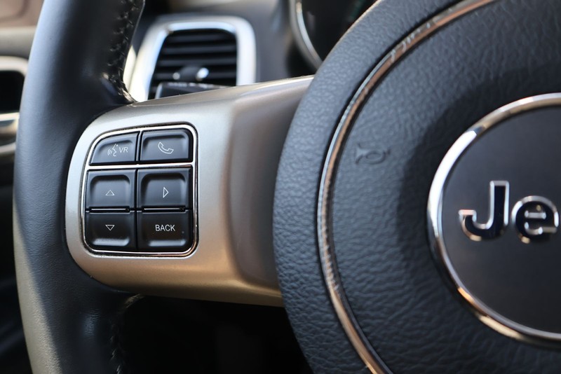 Jeep Grand Cherokee Vehicle Full-screen Gallery Image 25