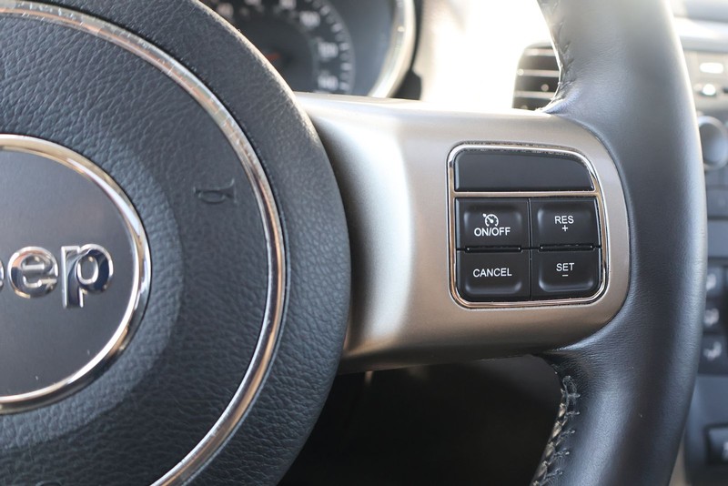 Jeep Grand Cherokee Vehicle Full-screen Gallery Image 26
