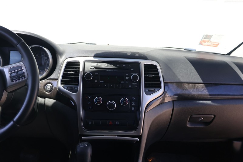 Jeep Grand Cherokee Vehicle Full-screen Gallery Image 27