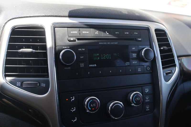 Jeep Grand Cherokee Vehicle Full-screen Gallery Image 28