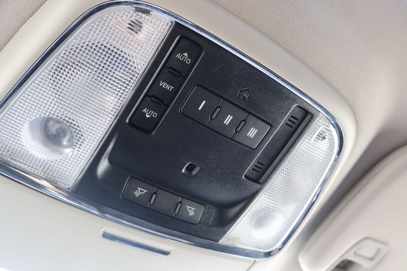 Jeep Grand Cherokee Vehicle Full-screen Gallery Image 31