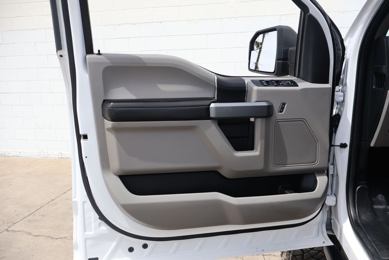 Ford F-150 Vehicle Full-screen Gallery Image 15