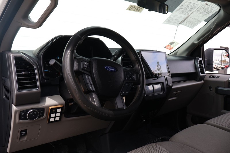 Ford F-150 Vehicle Full-screen Gallery Image 16