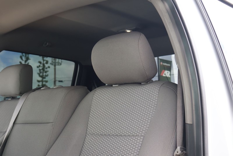 Ford F-150 Vehicle Full-screen Gallery Image 18