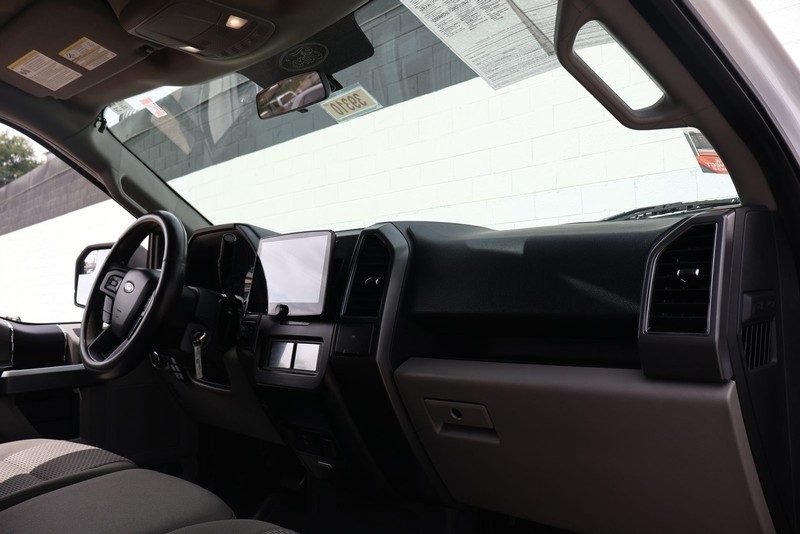 Ford F-150 Vehicle Full-screen Gallery Image 19
