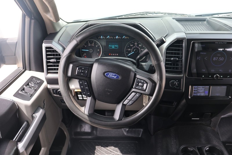 Ford F-150 Vehicle Full-screen Gallery Image 24