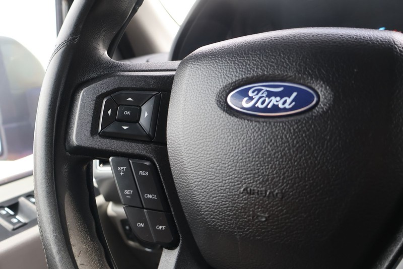 Ford F-150 Vehicle Full-screen Gallery Image 25