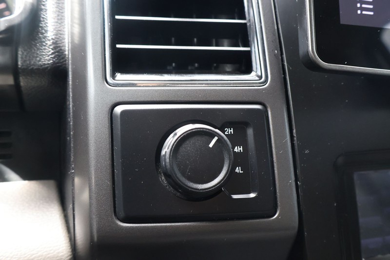 Ford F-150 Vehicle Full-screen Gallery Image 32
