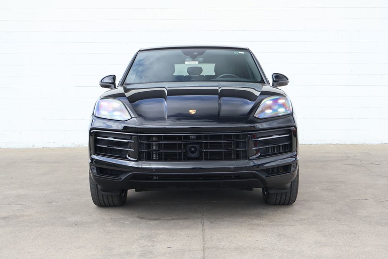 Porsche Cayenne Vehicle Full-screen Gallery Image 02