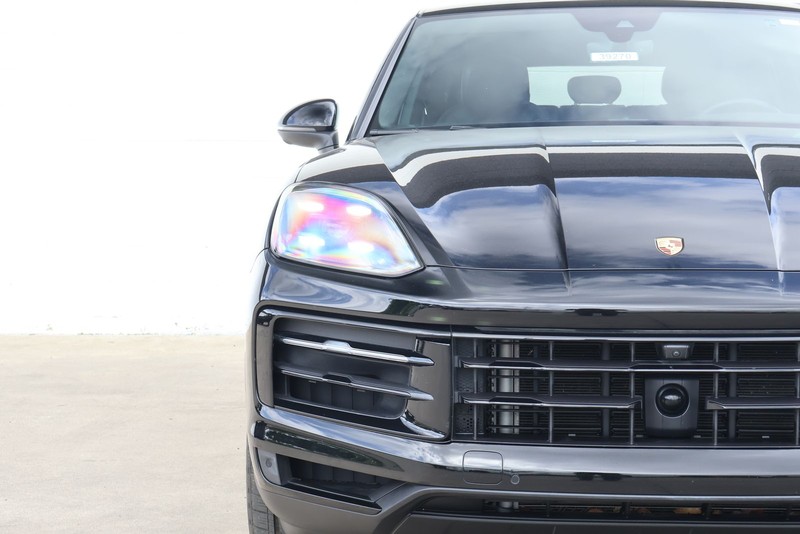 Porsche Cayenne Vehicle Full-screen Gallery Image 03