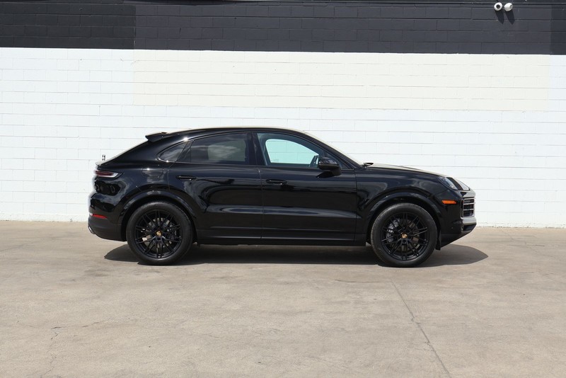 Porsche Cayenne Vehicle Full-screen Gallery Image 04