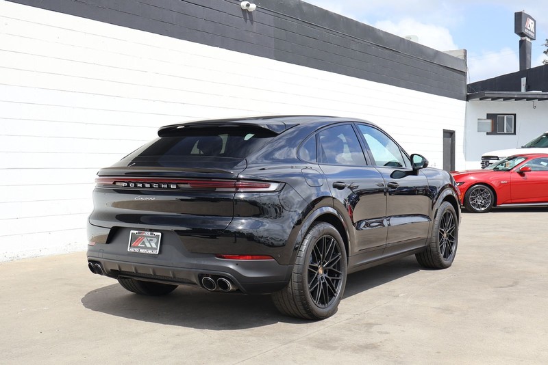 Porsche Cayenne Vehicle Full-screen Gallery Image 05