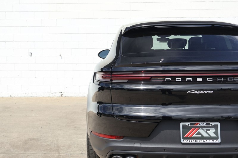 Porsche Cayenne Vehicle Full-screen Gallery Image 07