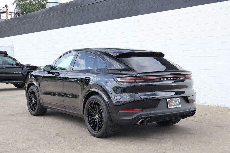 Porsche Cayenne Vehicle Full-screen Gallery Image 10