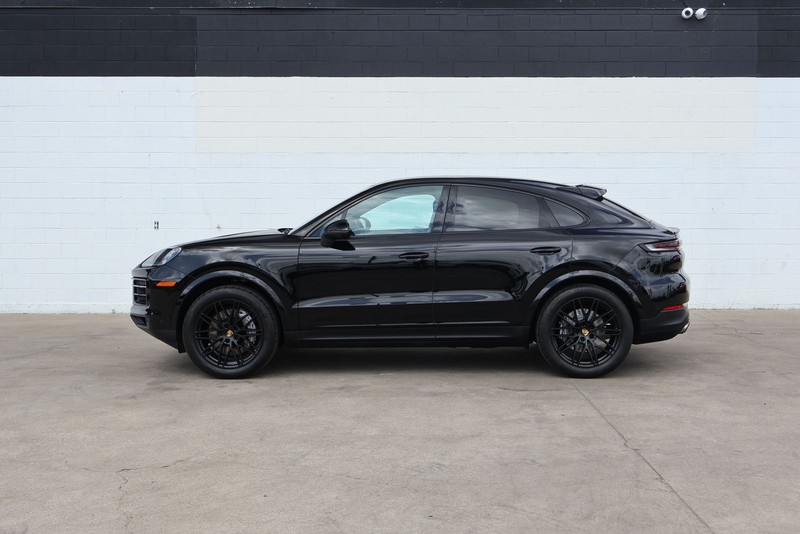 Porsche Cayenne Vehicle Full-screen Gallery Image 11