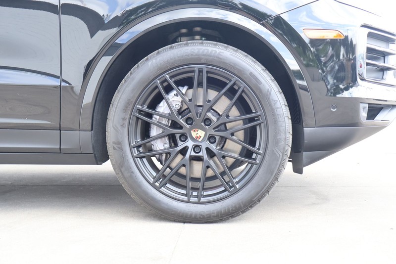 Porsche Cayenne Vehicle Full-screen Gallery Image 14
