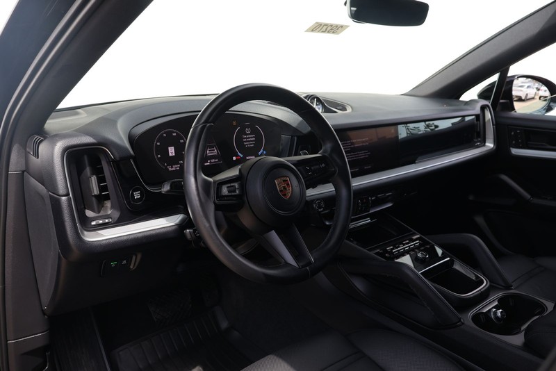Porsche Cayenne Vehicle Full-screen Gallery Image 16