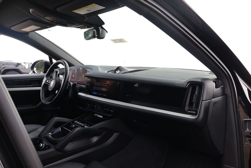 Porsche Cayenne Vehicle Full-screen Gallery Image 19
