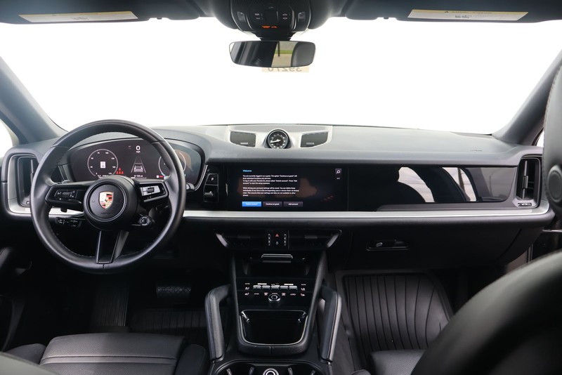 Porsche Cayenne Vehicle Full-screen Gallery Image 23