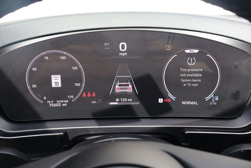 Porsche Cayenne Vehicle Full-screen Gallery Image 24