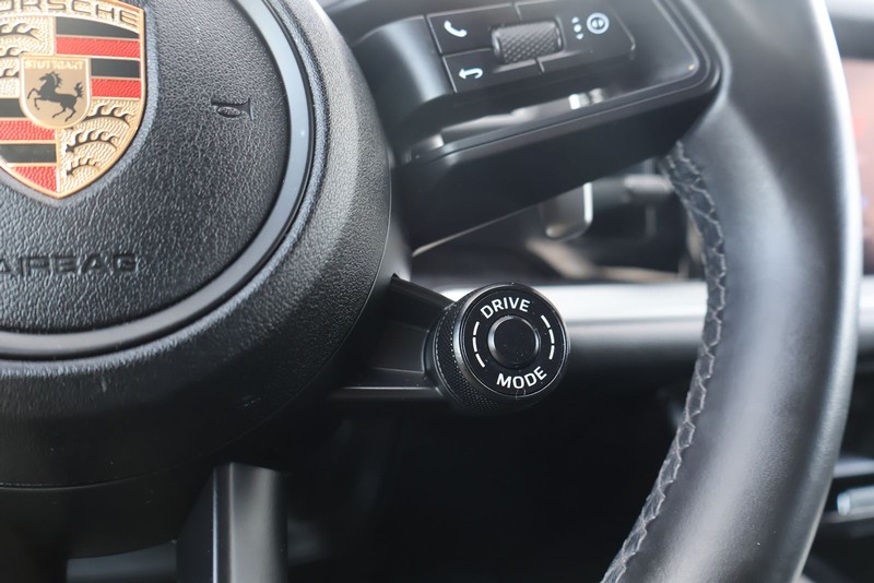 Porsche Cayenne Vehicle Full-screen Gallery Image 28