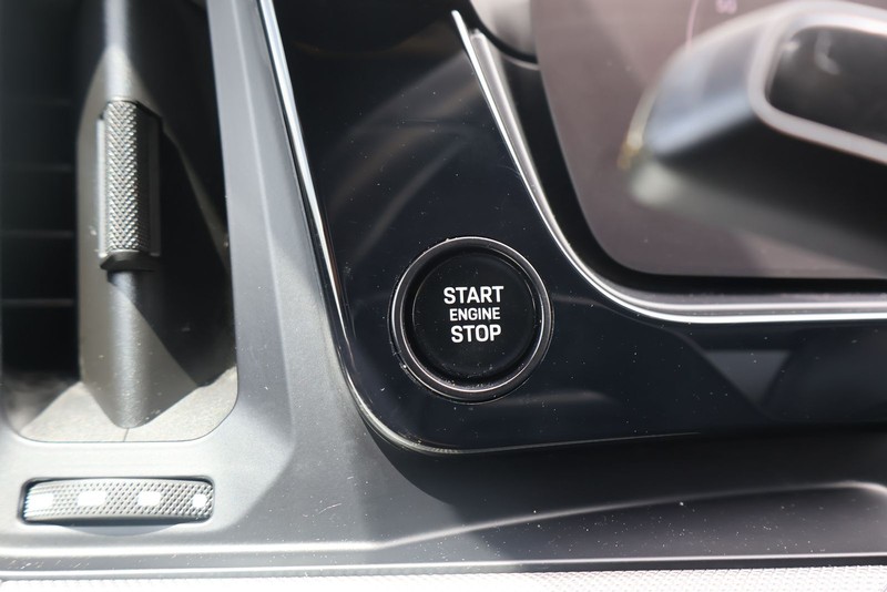Porsche Cayenne Vehicle Full-screen Gallery Image 29