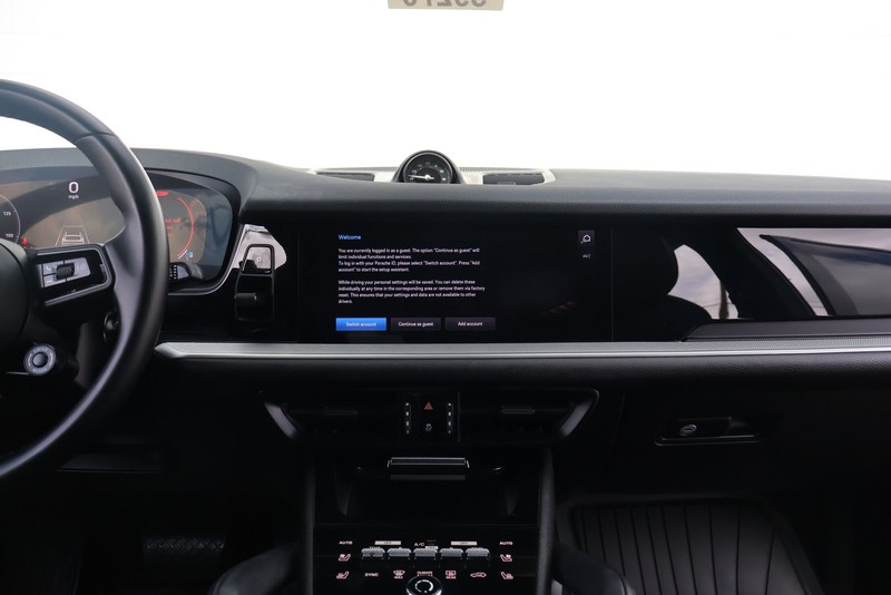 Porsche Cayenne Vehicle Full-screen Gallery Image 30