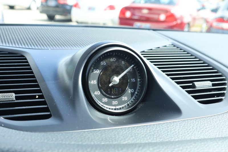 Porsche Cayenne Vehicle Full-screen Gallery Image 31