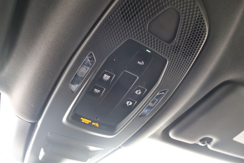 Porsche Cayenne Vehicle Full-screen Gallery Image 35