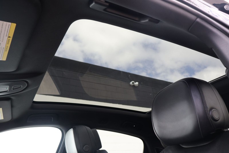 Porsche Cayenne Vehicle Full-screen Gallery Image 36