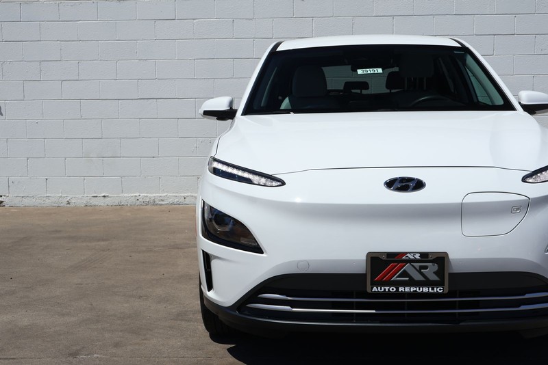 Hyundai Kona Electric Vehicle Full-screen Gallery Image 03