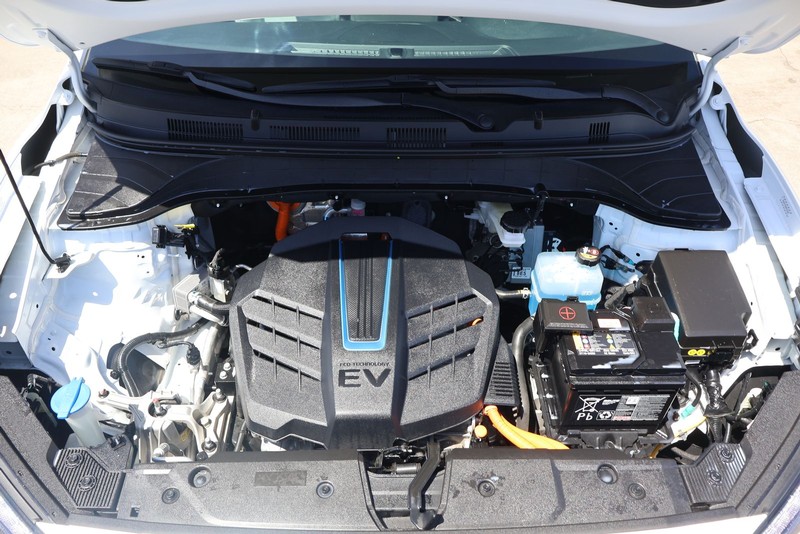 Hyundai Kona Electric Vehicle Full-screen Gallery Image 12
